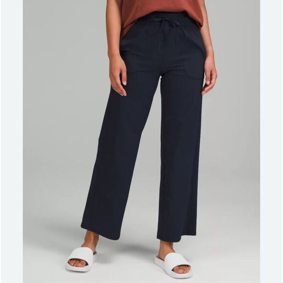 Banana Republic Wide Leg Crop. High tie waist. Navy. Small - Picture 8 of 16